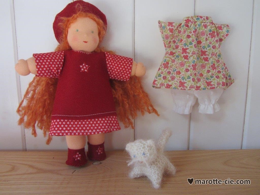 Kit poupée Waldorf 20 cm Petite Marotte, son dressing et son chaton dans Catégories par Marotte et Cie