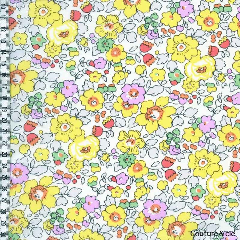 Tissu Liberty Betsy jaune, x10cm dans Batistes Tana Lawn par Couture et Cie