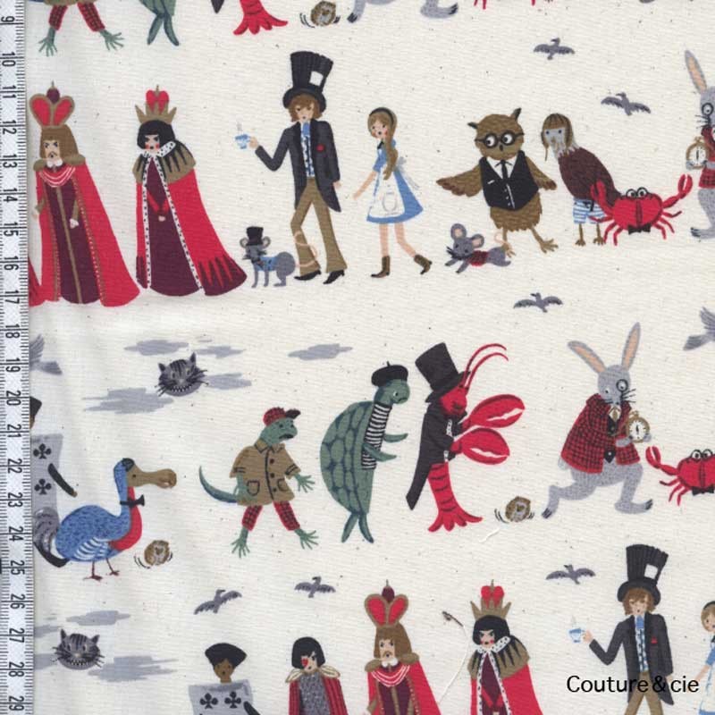 Tissu Rifle Paper Wonderland Procession écru, x10cm dans Rifle Paper Co par Couture et Cie