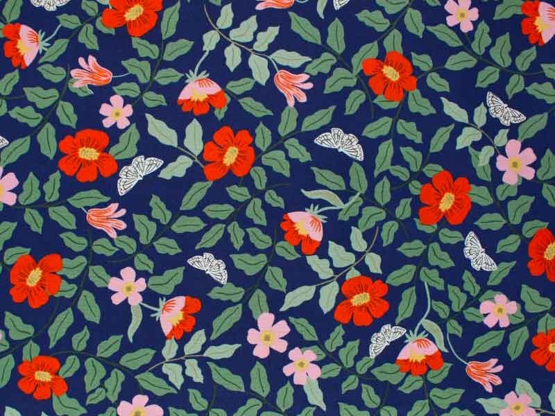 Tissu Rifle Paper Strawberry Fields bleu marine, x10cm dans Rifle Paper Co par Couture et Cie