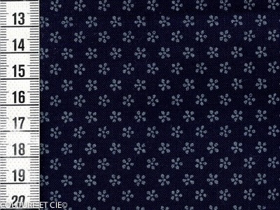 Imprimé fleur sur fond indigo, coupon 65cm*110cm dans TISSUS JAPONAIS par Couture et Cie