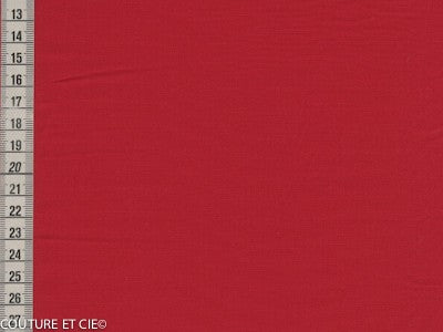 Popeline Fil à Fil rouge foncé dans Tissus unis par Couture et Cie