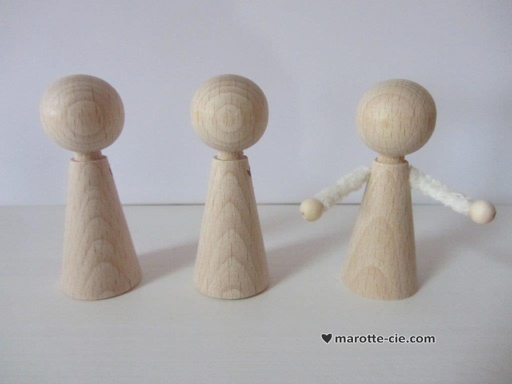 LOT 10 POUPEES BOIS 6 cm avec emmanchures dans Fournitures poupées par Marotte et Cie