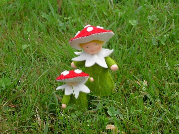Kit créatif FAMILLE CHAMPIGNON dans Sujets décoratifs Waldorf par Marotte et Cie