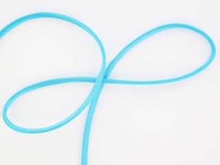 Cordon satin de soie turquoise dans Cordons soie par Couture et Cie