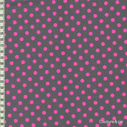Tissu \\"Neo Dot\\" gris à pois rose fluo dans MICHAEL MILLER par Couture et Cie