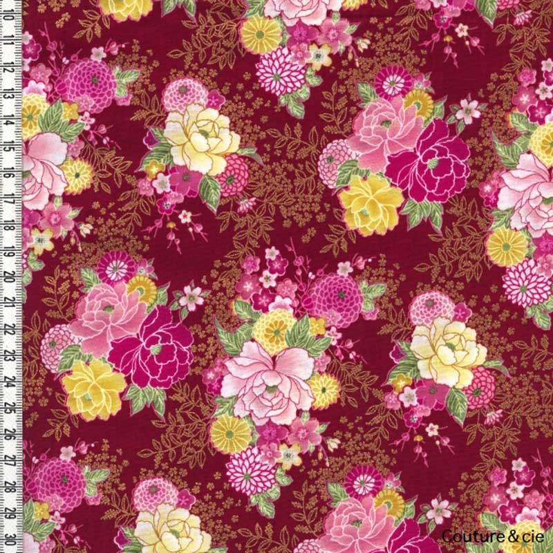 Tissu Delicate Kikus rouge dans Motifs traditionnels par Couture et Cie