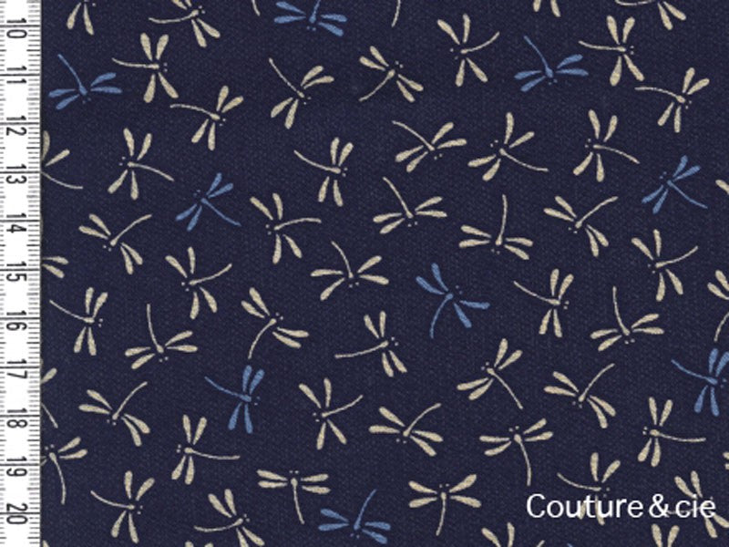 Tissu Libellules Navy blue dans Motifs traditionnels par Couture et Cie