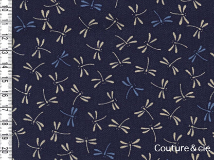 Tissu Libellules Navy blue dans Motifs traditionnels par Couture et Cie