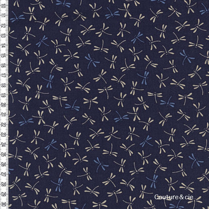 Tissu Libellules Navy blue dans Motifs traditionnels par Couture et Cie