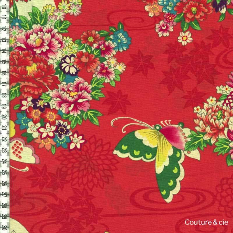 Tissu Fleurs et Papillons corail dans Kokka par Couture et Cie