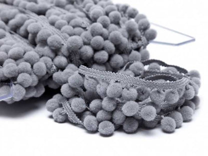 Galon pompons gris 18mm dans Galons pompons par Couture et Cie