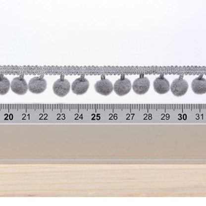 Galon pompons gris 18mm dans Galons pompons par Couture et Cie