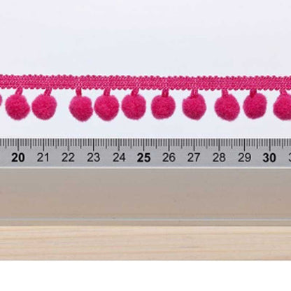 Galon pompons rose fushia 18 mm dans Galons pompons par Couture et Cie