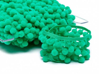 Galon pompon vert 18mm dans Galons pompons par Couture et Cie