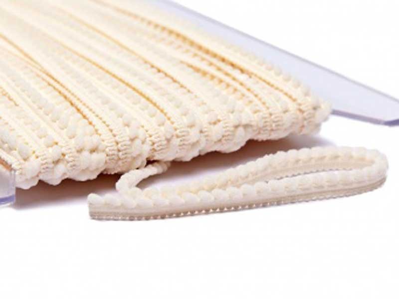 Galon Petits pompons beige dans Galons pompons par Couture et Cie