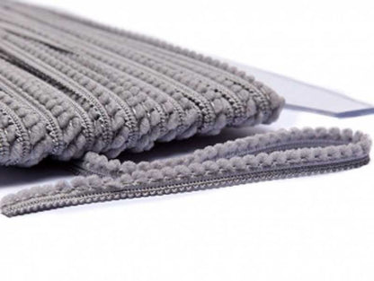 Galon Petits pompons gris, morceau 65cm dans Galons pompons par Couture et Cie