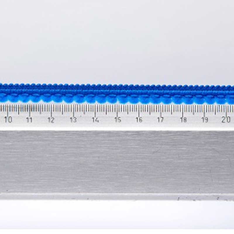Galon Petits pompons bleu roy dans Galons pompons par Couture et Cie