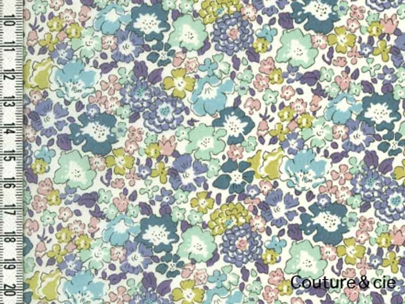 Tissu Liberty Michelle lilas, x10cm dans Batistes Tana Lawn par Couture et Cie