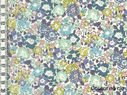 Tissu Liberty Michelle lilas, x10cm dans Batistes Tana Lawn par Couture et Cie