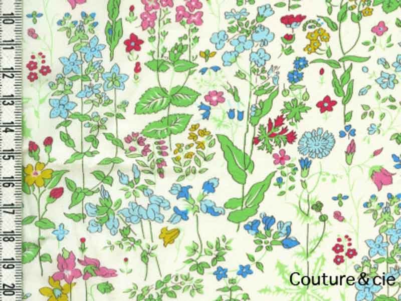Tissu Liberty Field Flowers vert, x10cm dans Batistes Tana Lawn par Couture et Cie