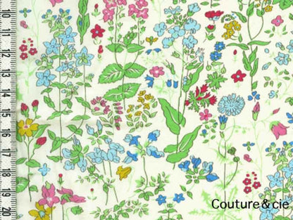 Tissu Liberty Field Flowers vert, x10cm dans Batistes Tana Lawn par Couture et Cie