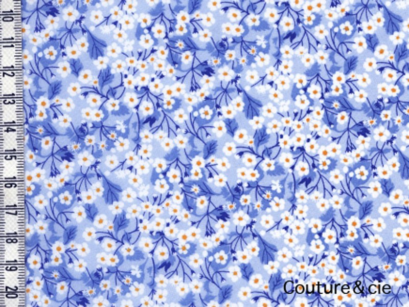 Tissu Liberty Mitsi Valeria bleu layette, x10cm dans Batistes Tana Lawn par Couture et Cie