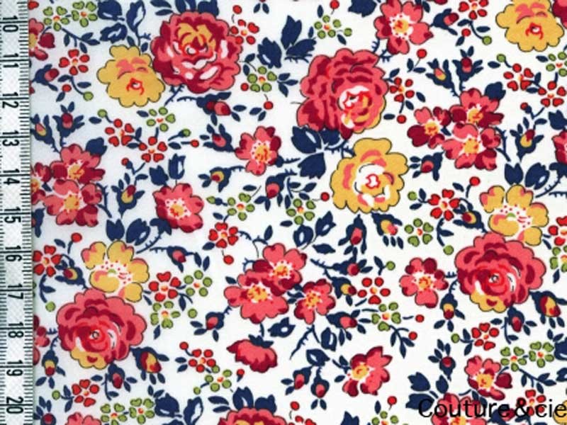 Tissu Liberty Felicité abricot, x10cm dans Batistes Tana Lawn par Couture et Cie