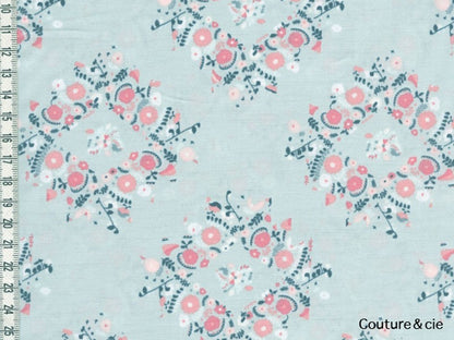 Tissu Art Gallery Fabrics Joy Wreaths Ice, collection Blithe dans ART GALLERY FABRICS par Couture et Cie