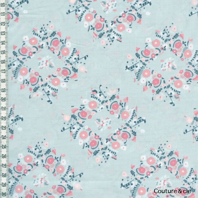 Tissu Art Gallery Fabrics Joy Wreaths Ice, collection Blithe dans ART GALLERY FABRICS par Couture et Cie