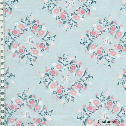 Tissu Art Gallery Fabrics Joy Wreaths Ice, collection Blithe dans ART GALLERY FABRICS par Couture et Cie