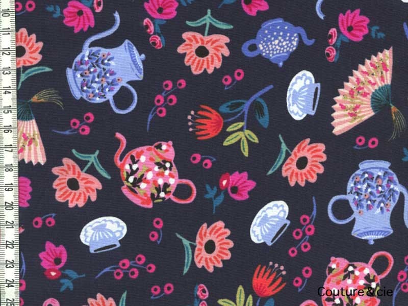 Tissu Rifle Paper Wonderland, Garden Party Bleu marine, x10cm dans Rifle Paper Co par Couture et Cie