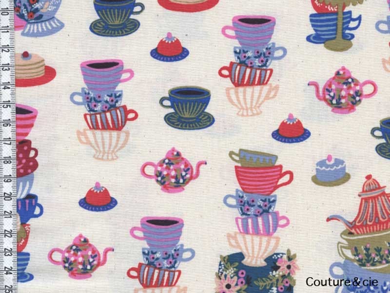 Tissu Rifle Paper Wonderland Mad Tea Party écru, x10cm dans Rifle Paper Co par Couture et Cie