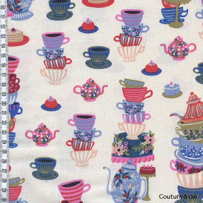 Tissu Rifle Paper Wonderland Mad Tea Party écru, x10cm dans Rifle Paper Co par Couture et Cie