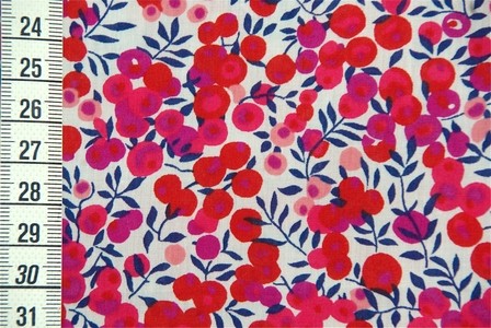 Tissu Liberty Wiltshire rouge et bleu , x10cm dans Tissus LIBERTY OF LONDON par Couture et Cie
