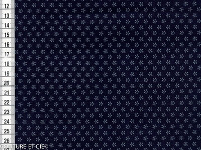 Imprimé fleur sur fond indigo, coupon 65cm*110cm dans TISSUS JAPONAIS par Couture et Cie