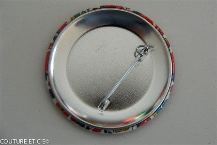 Grand Badge Liberty Betsy porcelaine dans Badges 56 mm par Couture et Cie