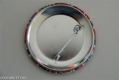 Grand Badge Liberty Betsy porcelaine dans Badges 56 mm par Couture et Cie