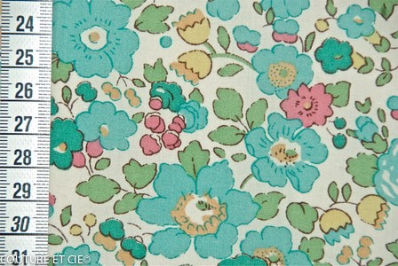 Tissu Liberty Betsy vert menthe, x10cm dans Tissus LIBERTY OF LONDON par Couture et Cie