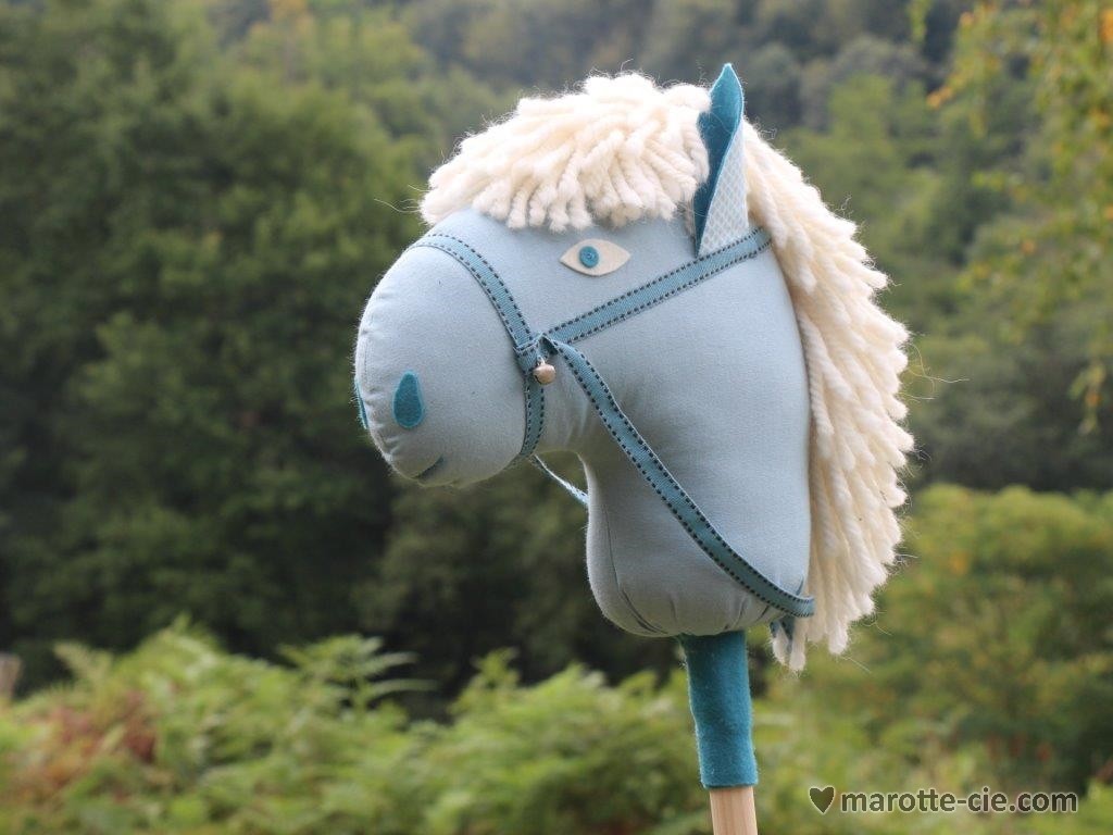 Kit CHEVAL BATON BLEU dans jouets par Marotte et Cie