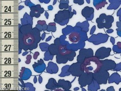 Tissu Liberty Betsy bleu lavande x10cm dans Tissus LIBERTY OF LONDON par Couture et Cie