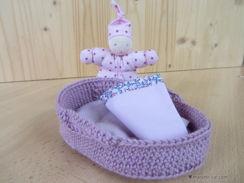 BEBE DANS SON COUFFIN Rose dans Home par Marotte et Cie